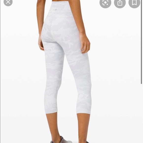 WHITE CAMO WUNDER UNDER 21” Leggings - Picture 2 of 2